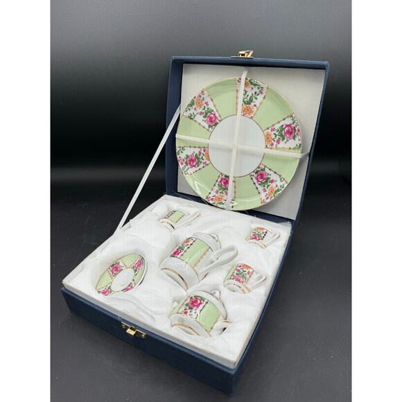 Beautiful Nantucket Home Miniature China Tea Set in Box - Picture 6 of 8